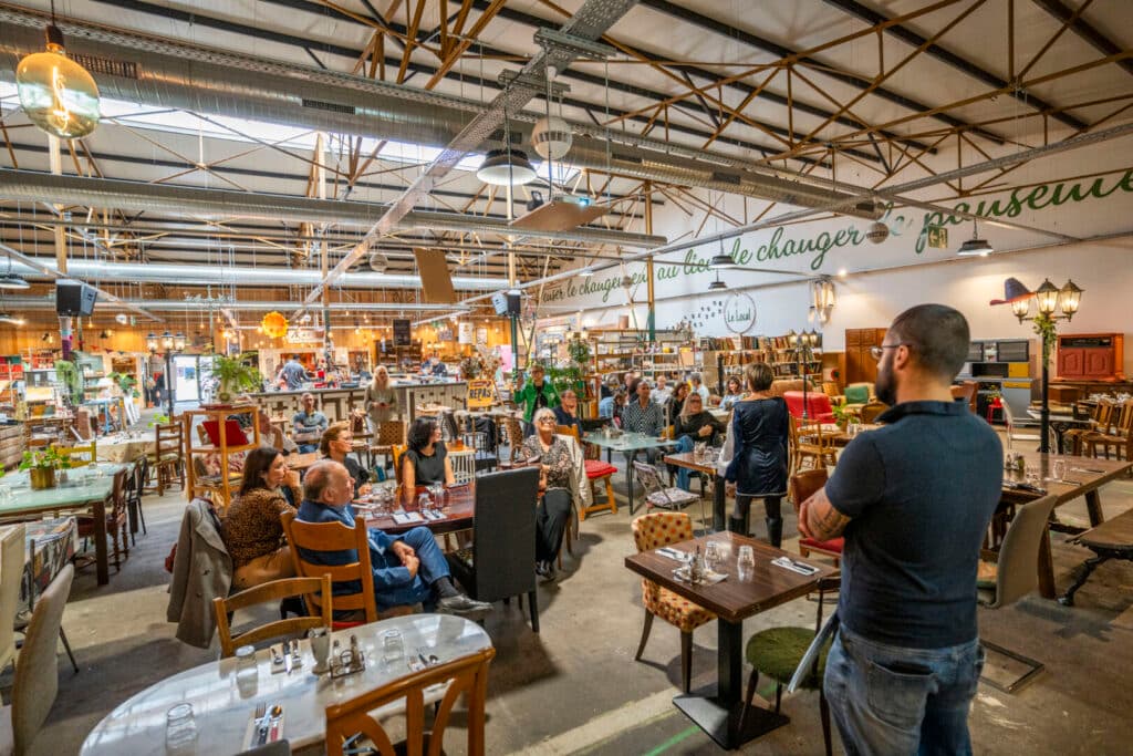 Dirigeants réunis autour de la table La Connect à Paris