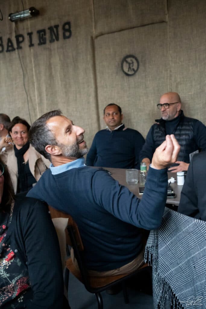 Dirigeants réunis autour de la table La Connect à Montpellier